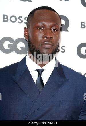 Stormzy nimmt an den GQ Men of the Year Awards 2022 im Mandarin Oriental Hyde Park in London Teil. Stockfoto