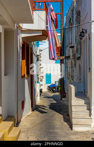 Farbenfrohe Straßen der Stadt Mandraki auf der griechischen Insel Nisyros. Stockfoto