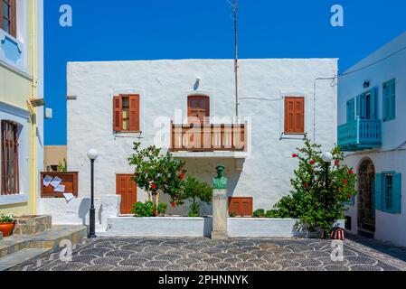 Farbenfrohe Straßen der Stadt Mandraki auf der griechischen Insel Nisyros. Stockfoto