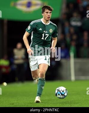 Nordirlands Paddy McNair während des Qualifikationsspiels der UEFA Euro 2024 Group H im Windsor Park Stadium in Belfast. Foto: Sonntag, 26. März 2023. Stockfoto