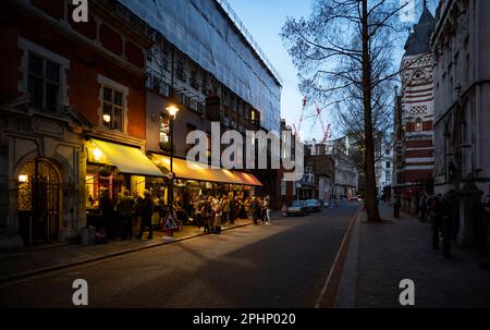 Seven Stars Pub in der Carey Street im Zentrum von London März 2023 das Seven Stars ist ein denkmalgeschütztes öffentliches Haus der Kategorie II in der Carey Street 53-54, Holborn, London. Es Stockfoto