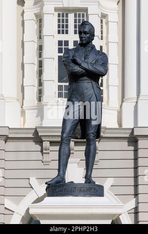 Statue von Stamford Raffles vor dem Victoria Theatre und der Konzerthalle, Singapur Stockfoto