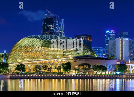 Singapur Konzertsaal bei Nacht Stockfoto