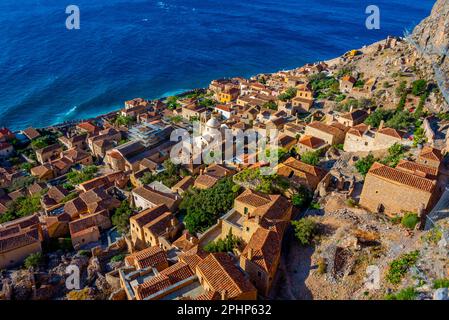 Dächer der griechischen Stadt Monemvasia. Stockfoto