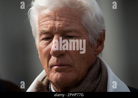 Washington, USA. 28. März 2023. Schauspieler Richard Gere nimmt an einer Pressekonferenz über Tibet mit parteiübergreifenden Gesetzgebern und Aktivisten in den USA Teil Capitol, in Washington, DC, am Dienstag, den 28. März, 2023. (Graeme Sloan/Sipa USA) Kredit: SIPA USA/Alamy Live News Stockfoto