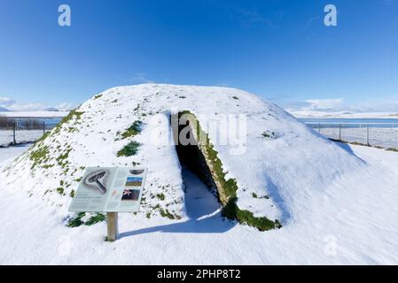 Unstan hat Cairn im Winter eingekleidet, Orkney Isles Stockfoto