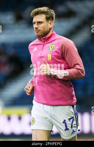 Stuart Armstrong, der für Southampton den Mittelfeldspieler spielt, spielt im Hampden Park, Glasgow, Schottland, in der Europäischen C gegen Spanien Stockfoto