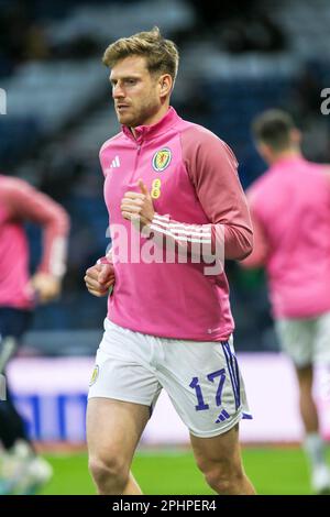 Stuart Armstrong, der für Southampton den Mittelfeldspieler spielt, spielt im Hampden Park, Glasgow, Schottland, in der Europäischen C gegen Spanien Stockfoto