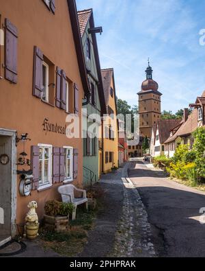 Blick auf Dinkelsbuhl, eine malerische historische Stadt an der Romantischen Straße. Dinkelsbühl, Bayern, Deutschland, August 2022 Stockfoto