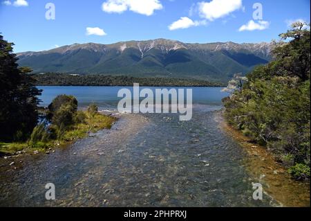 Der Buller River verlässt Lake Rotoiti, in den Nelson Lakes, wo er seine Quelle hat, auf seiner 177km km langen Reise zur Tasmanischen See bei Westport. Stockfoto