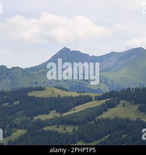 Gipfel des Mount Gifer und Louenehore im Sommer. Stockfoto