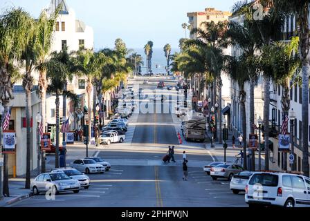 Ventura, USA - 26. Juni 2012: Blick auf die Innenstadt von Ventura. Die kompakte Innenstadt von Ventura ist zu Fuß zu erreichen und bietet unzählige Restaurants. Stockfoto