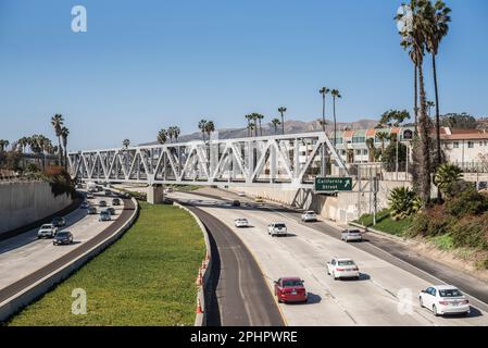 Ventura, Kalifornien/USA - Februar 12 2018: California Street, Abfahrt des Highway 101 in Ventura, Kalifornien Stockfoto