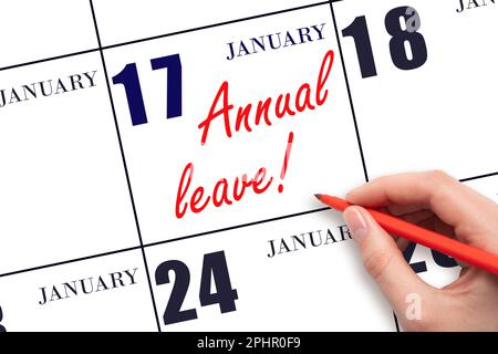 17. Januar-Tag. Handschriftlich den Text JAHRESURLAUB schreiben und die Sonne am Kalendertag 17. Januar zeichnen. Merken Sie sich das Datum vor. Zeit für die Feiertage. vakuum Stockfoto