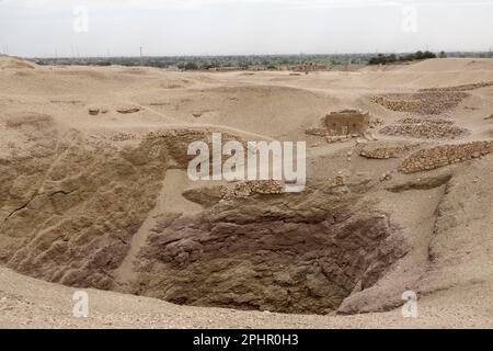 Die große Grube in der Nähe von Deir el-Medina, Arbeiter Dorf in der Nähe von Tal der Könige, Westufer des Nil, Luxor, Ägypten Stockfoto