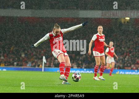 Emirates Stadium, London, Großbritannien. 29. März 2023. Womens Champions League Quarter Final Football, Arsenal gegen Bayern München; Frida Maanum von Arsenal trifft 1-0 in der 20. Minute (insgesamt 1-1). Kredit: Action Plus Sports/Alamy Live News Stockfoto