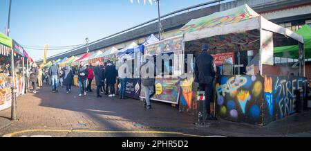 London - Januar 2023: Acklam Village Street Food abseits der Portobello Road in West London Stockfoto