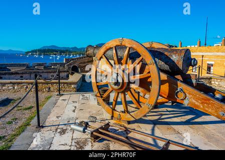 Kanone im Palaio Frourio auf der griechischen Insel Korfu. Stockfoto
