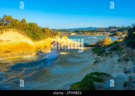 Sandsteinklippen in der Nähe von Sidari in Korfu, Griechenland. Stockfoto