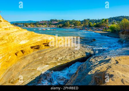 Sandsteinklippen in der Nähe von Sidari in Korfu, Griechenland. Stockfoto