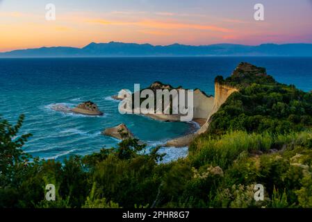 Sonnenuntergang über Cape Drastis, einer Insel Korfu, Griechenland. Stockfoto