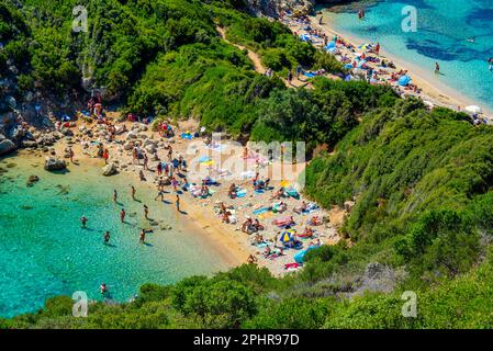 Panoramablick auf den Strand von Porto Timoni auf der griechischen Insel Korfu. Stockfoto