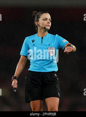 Ringrichter Marta Huerta de Aza während des Viertelfinalspiels der UEFA Women's Champions League in der zweiten Etappe im Emirates Stadium, London. Bilddatum: Mittwoch, 29. März 2023. Stockfoto