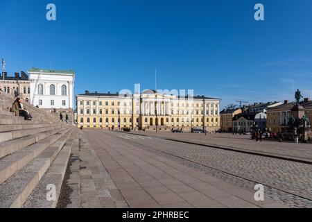 Die Treppe der Kathedrale von Helsinki, der Regierungspalast, auch bekannt als Senatsplatz und Senatsplatz im Stadtteil Kruununhaka in Helsinki, Finnland Stockfoto