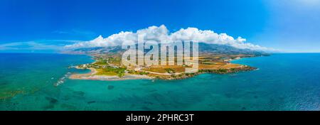 Panoramablick auf Frangokastello Beach auf der griechischen Insel Kreta. Stockfoto