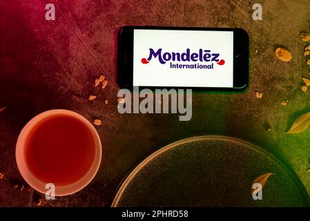 Indien. 29. März 2023. In dieser Fotoabbildung wird das Mondelez International Logo auf dem Bildschirm eines Mobiltelefons angezeigt. (Credit Image: © Idrees Abbas/SOPA Images via ZUMA Press Wire) NUR REDAKTIONELLE VERWENDUNG! Nicht für den kommerziellen GEBRAUCH! Stockfoto