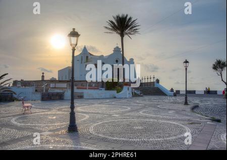 Chiesa del Soccorso in der Stadt Forio auf der Insel Ischia, Italien. Stockfoto