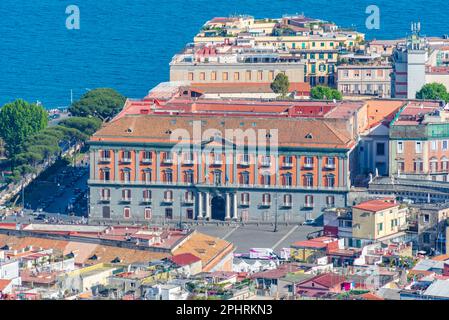 Der Palazzo Salerno in Neapel, Italien, aus der Vogelperspektive. Stockfoto