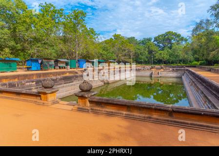 Kuttam-Pokuna-Doppelteich in Annuradhapura in Sri Lanka. Stockfoto