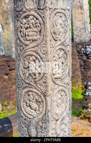 Steinschnitzereien am Viereck der Ruinen von Polonnaruwa, Sri Lanka. Stockfoto