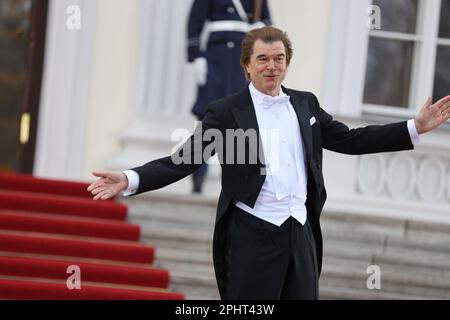 Berlin, Berlin, Deutschland. 29. März 2023. Am Abend lädt der Bundespräsident Sie zu einem Staatsbankett im Schloss Bellevue zu Ehren des Königs ein. Foto: Campino, deutsch-britischer Sänger, Autor und Songwriter vor dem Schloss Bellevue (Bild: © Simone Kuhlmey/Pacific Press via ZUMA Press Wire), NUR REDAKTIONELLE VERWENDUNG! Nicht für den kommerziellen GEBRAUCH! Stockfoto