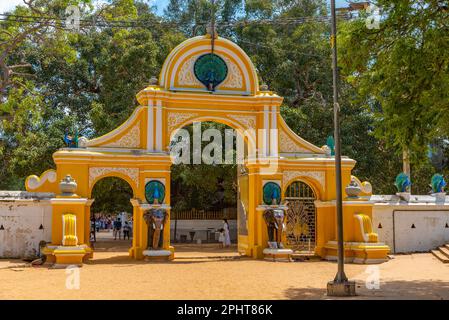 Kataragama ist ein wichtiger Wallfahrtsort in Sri Lanka, der für Buddhisten, Hinduisten, Muslime und Veddah wichtig ist. Stockfoto