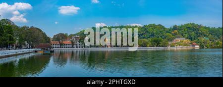 Blick auf die Uferpromenade in Kandy, Sri Lanka. Stockfoto