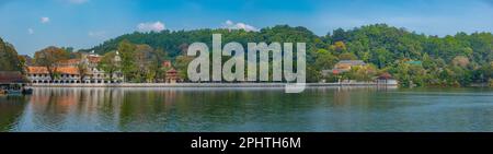 Blick auf die Uferpromenade in Kandy, Sri Lanka. Stockfoto