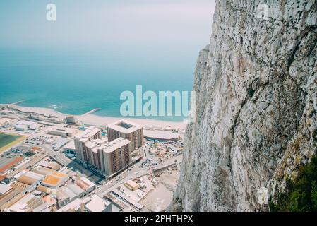 Gilbraltar, Spanien Großbritannien - Mai 22 2019: Blick auf die Stadt vom Gipfel des Gibraltar. Spanien Stockfoto