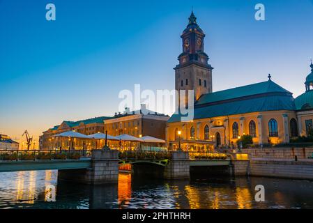 Blick auf den Sonnenuntergang über das Göteborger Stadtmuseum und die Christiner Kirche, Schweden. Stockfoto