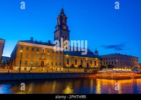 Sonnenuntergang über der Christiner Kirche in der schwedischen Stadt Göteborg. Stockfoto