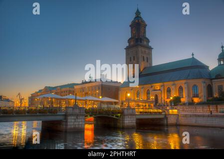 Blick auf den Sonnenuntergang über das Göteborger Stadtmuseum und die Christiner Kirche, Schweden. Stockfoto