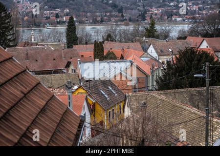 Visegrad: Dächer und Donau im Hintergrund. Ungarn Stockfoto