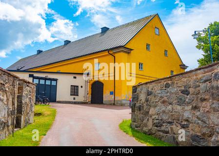 Traditionelle Hafengebäude in Karlskrona, Schweden. Stockfoto