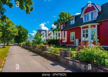 Farbenfrohe Holzhäuser in Borgholm auf der schwedischen Insel Öland. Stockfoto