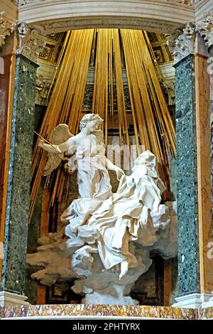 Das Ecstasy von St. Teresa von Bernini in Santa Maria della Vittoria in Rom, Italien Stockfoto