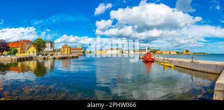 Traditionelle Hafengebäude in Karlskrona, Schweden. Stockfoto