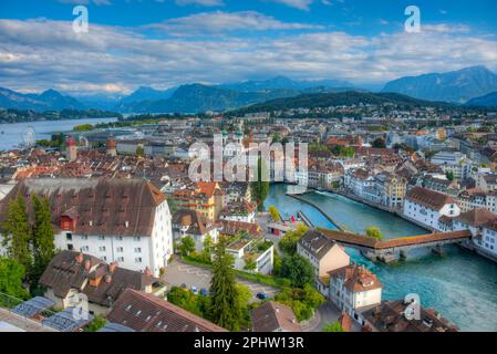 Blick auf die Schweizer Stadt Luzern aus der Vogelperspektive. Stockfoto
