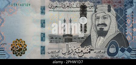 500-Dollar-Banknote in Saudi-Riyals, mit Bild von Kaaba und König Abdulaziz Stockfoto