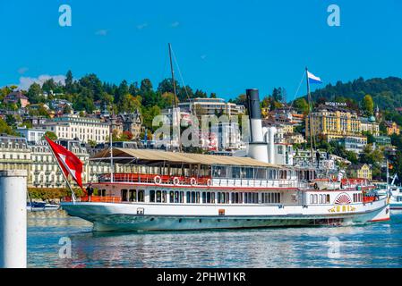 Dampfschiff am Vierwaldstättersee in der Schweiz. Stockfoto